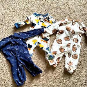 3 newborn footies